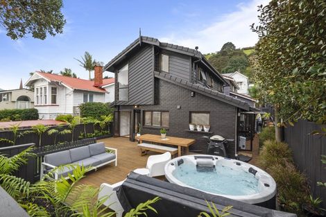 Photo of property in 1/92 Victoria Road, Devonport, Auckland, 0624