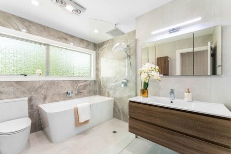 Photo of property in 95 Awaruku Road, Torbay, Auckland, 0630