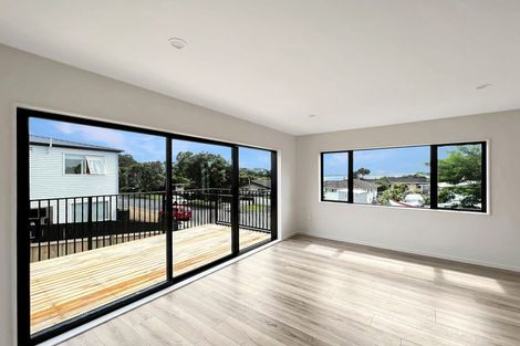 Photo of property in 20a Pipitea Place, Massey, Auckland, 0614
