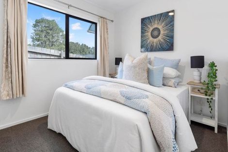 Photo of property in 1/6 Mira Place, Windsor Park, Auckland, 0632