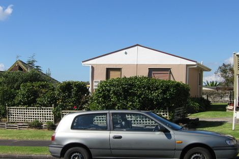 Photo of property in 3 Capstan Court, Te Atatu Peninsula, Auckland, 0610