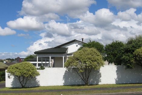 Photo of property in 11 Westpark Drive, West Harbour, Auckland, 0618