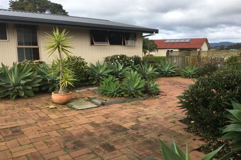 Photo of property in 34 Red Hills Road, Massey, Auckland, 0614