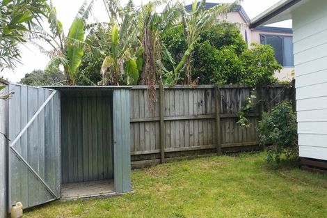 Photo of property in 2/72 Onewa Road, Northcote Point, Auckland, 0627