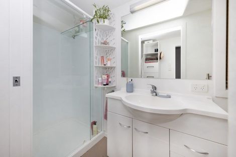 Photo of property in 6 Cronin Place, Beach Haven, Auckland, 0626