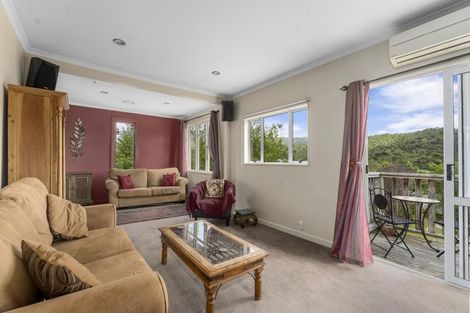 Photo of property in 92 Milton Terrace, Picton, 7220