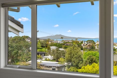 Photo of property in 7 Parr Terrace, Castor Bay, Auckland, 0620