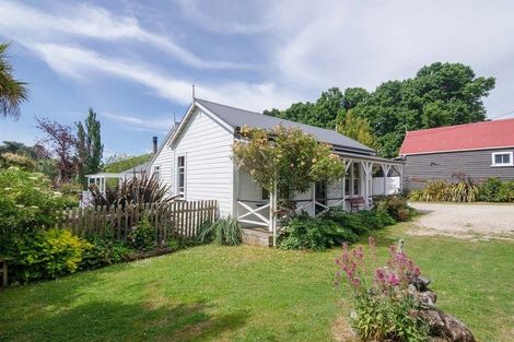 Photo of property in 1033 Masterton Castlepoint Road, Tauweru, Masterton, 5889