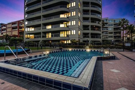 Photo of property in 4b/171 Hurstmere Road, Takapuna, Auckland, 0622