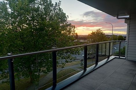 Photo of property in 4/11 Carlos Drive, Flat Bush, Auckland, 2016