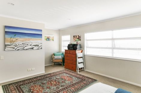 Photo of property in 21 Bellshill Close, Wattle Downs, Auckland, 2103