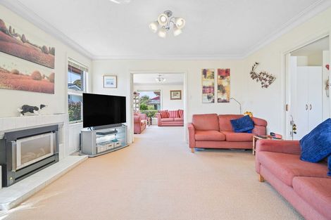 Photo of property in 21 Oakfield Street, Burnside, Christchurch, 8053