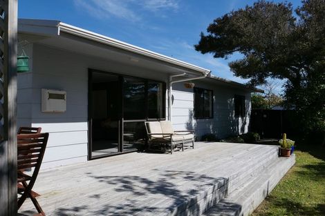 Photo of property in 6 Rodney Grove, Paraparaumu, 5032