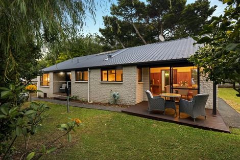 Photo of property in 5 Totara Grove, Hillcrest, Auckland, 0627