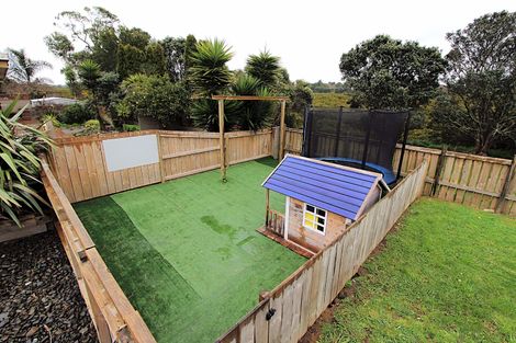 Photo of property in 23 Bluewater Place, Wattle Downs, Auckland, 2103