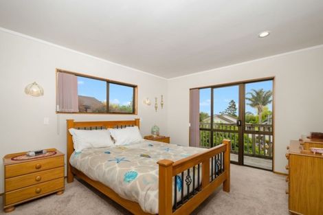 Photo of property in 109 Wiseley Road, West Harbour, Auckland, 0618