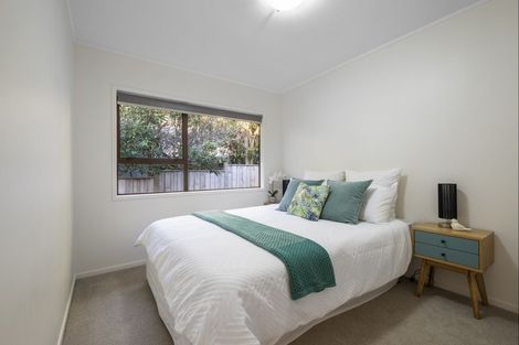 Photo of property in 27 William Hadlow Place, Hatfields Beach, Orewa, 0931