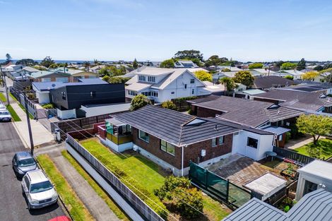Photo of property in 1/7 Mahoe Street, Strandon, New Plymouth, 4312
