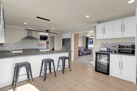 Photo of property in 43 Oakfield Crescent, Pukete, Hamilton, 3200