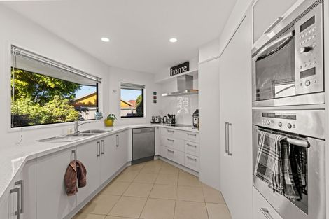 Photo of property in 28 Huntingdon Place, Avonhead, Christchurch, 8042