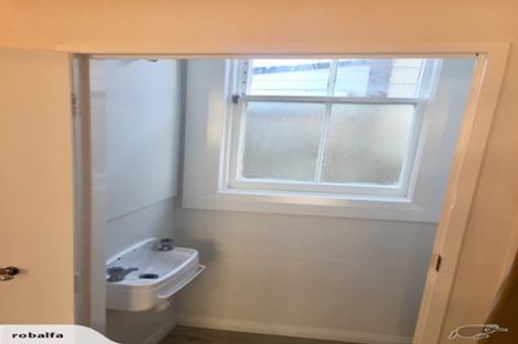 Photo of property in 2/45 Stanley Street, Berhampore, Wellington, 6023