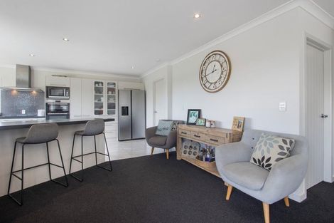 Photo of property in 12 Haden Place, Omokoroa, 3114