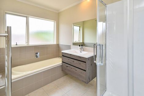 Photo of property in 5 Nita Place, The Gardens, Auckland, 2105