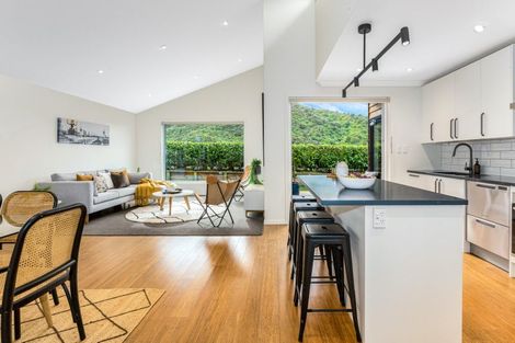 Photo of property in 3 Ramarama Lane, Crofton Downs, Wellington, 6035