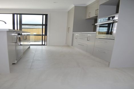 Photo of property in 8 Herring Place, Omokoroa, 3114