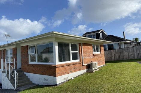 Photo of property in 2/23 Dallinghoe Crescent, Milford, Auckland, 0620
