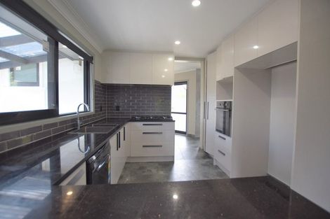 Photo of property in 1/112 View Road, Sunnyvale, Auckland, 0612