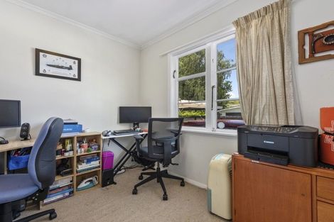 Photo of property in 13 Heretaunga Square, Silverstream, Upper Hutt, 5019