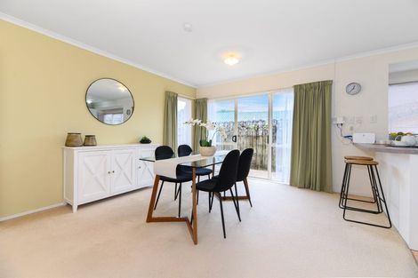 Photo of property in 112 Buscomb Avenue, Henderson, Auckland, 0610