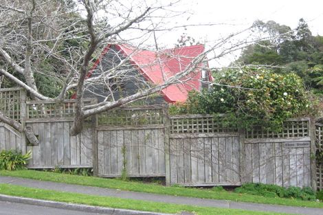 Photo of property in 3 Spencer Place, Merrilands, New Plymouth, 4312