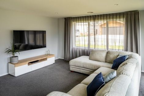 Photo of property in 68 Banks Boulevard, Whitby, Porirua, 5024