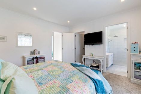 Photo of property in 51 Coutts Way, Fitzherbert, Palmerston North, 4410