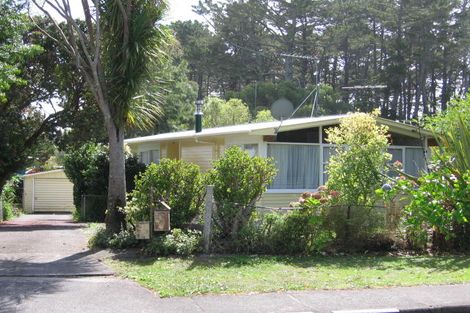 Photo of property in 8 Barnfield Place, Glendene, Auckland, 0602