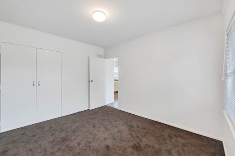 Photo of property in 1/4 Wendell Place, Greenlane, Auckland, 1061