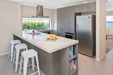 Photo of property in 1 Lorenzo Way, Flat Bush, Auckland, 2016