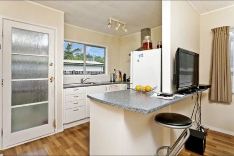 Photo of property in 37 Meadowood Drive, Unsworth Heights, Auckland, 0632