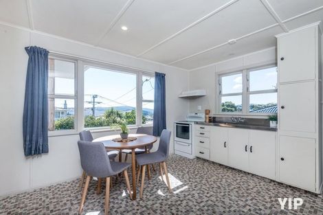 Photo of property in 11 Link Road, Newlands, Wellington, 6037