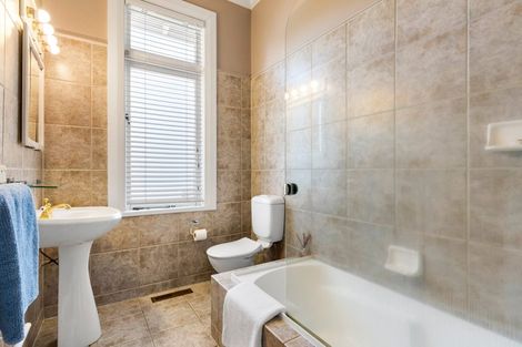 Photo of property in 8 Tiri Road, Milford, Auckland, 0620