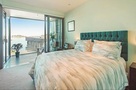 Photo of property in Patent 326 Apartments, 404s/326 Evans Bay Parade, Hataitai, Wellington, 6021