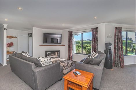 Photo of property in 9 Tullahoma Way, Ohau, Levin, 5570