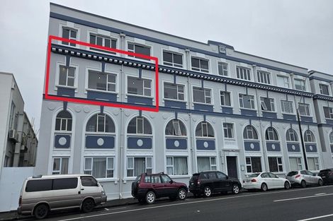 Photo of property in Devonport Apartments, 38/127 Saint Aubyn Street, New Plymouth, 4310