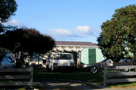 Photo of property in 33 Hicks Crescent, Waikanae Beach, Waikanae, 5036