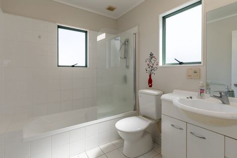 Photo of property in 13 Vitex Lane, Henderson, Auckland, 0612