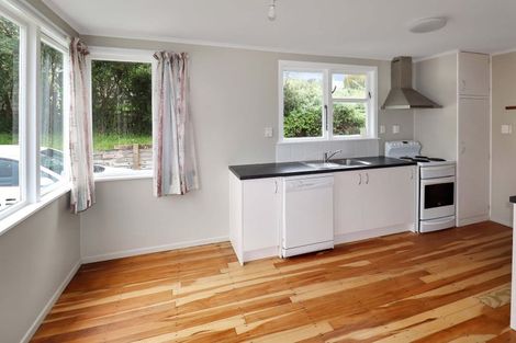 Photo of property in 16 Komata Grove, Waitangirua, Porirua, 5024