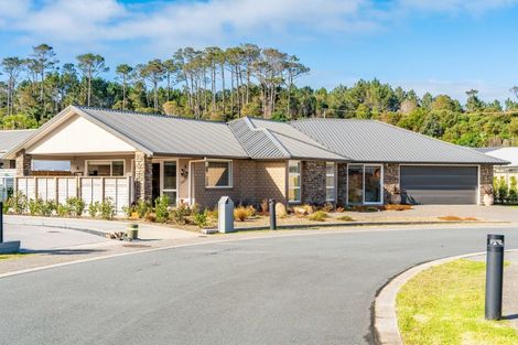Photo of property in 2 Park Crescent, Mangawhai Heads, Mangawhai, 0505