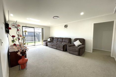 Photo of property in 26 Honeyfield Drive, Whalers Gate, New Plymouth, 4310